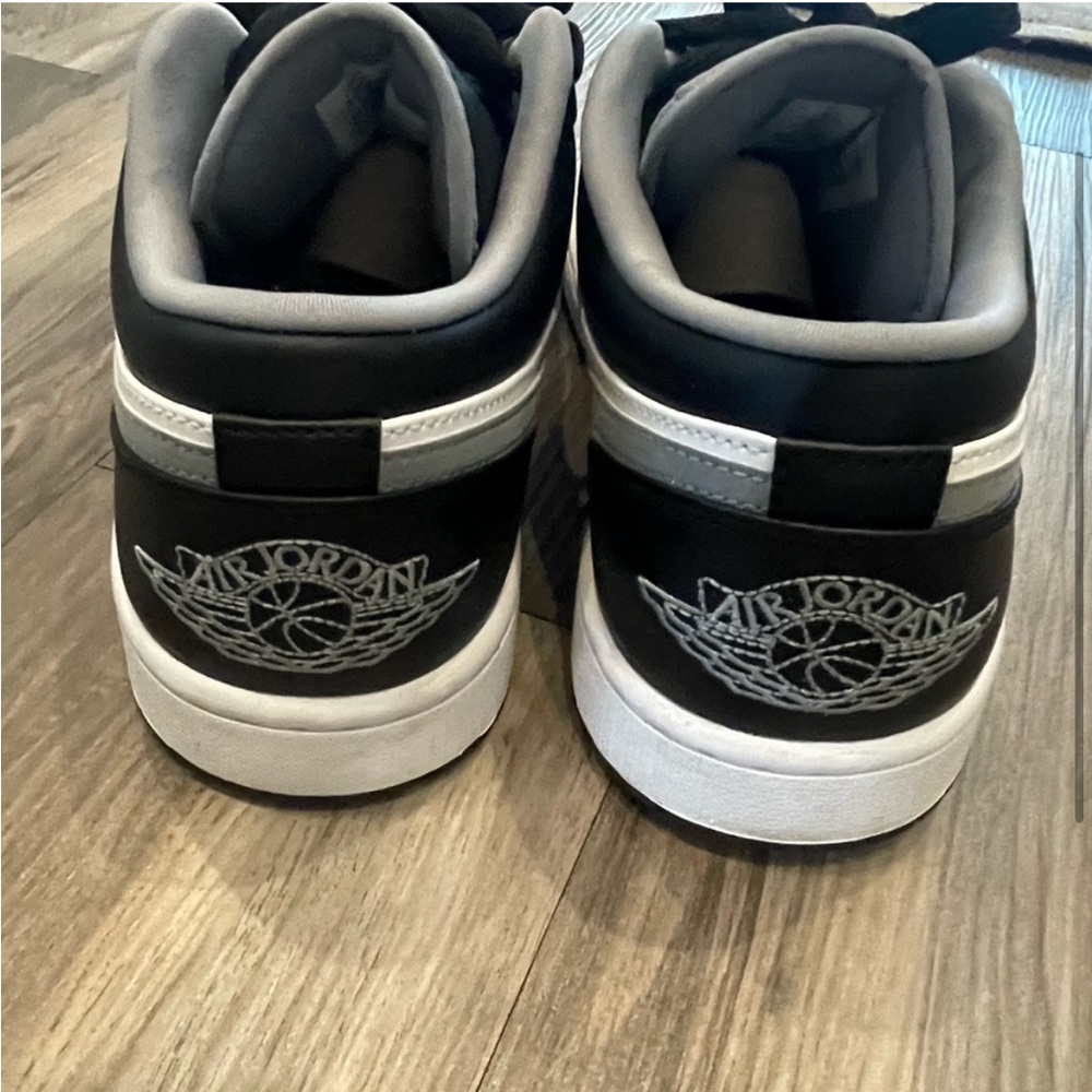 Air Jordan - Picture 2 of 4